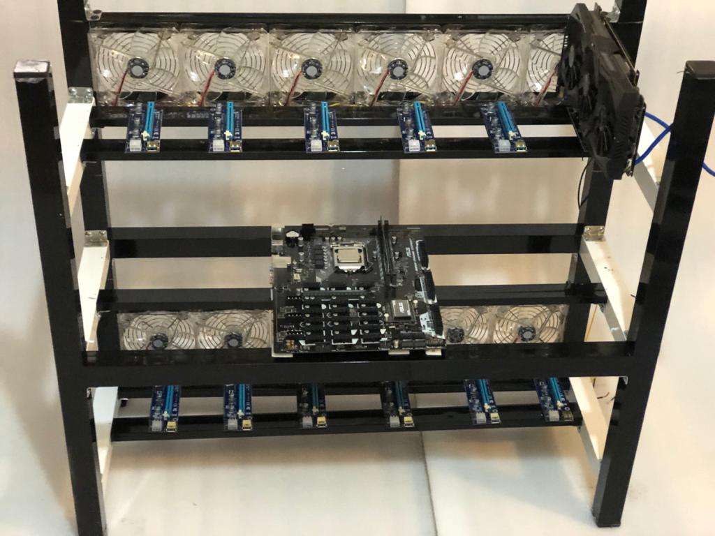 شاسی دو طبقه کوین ابزار برای ۱۲ عدد کارت گرافیک